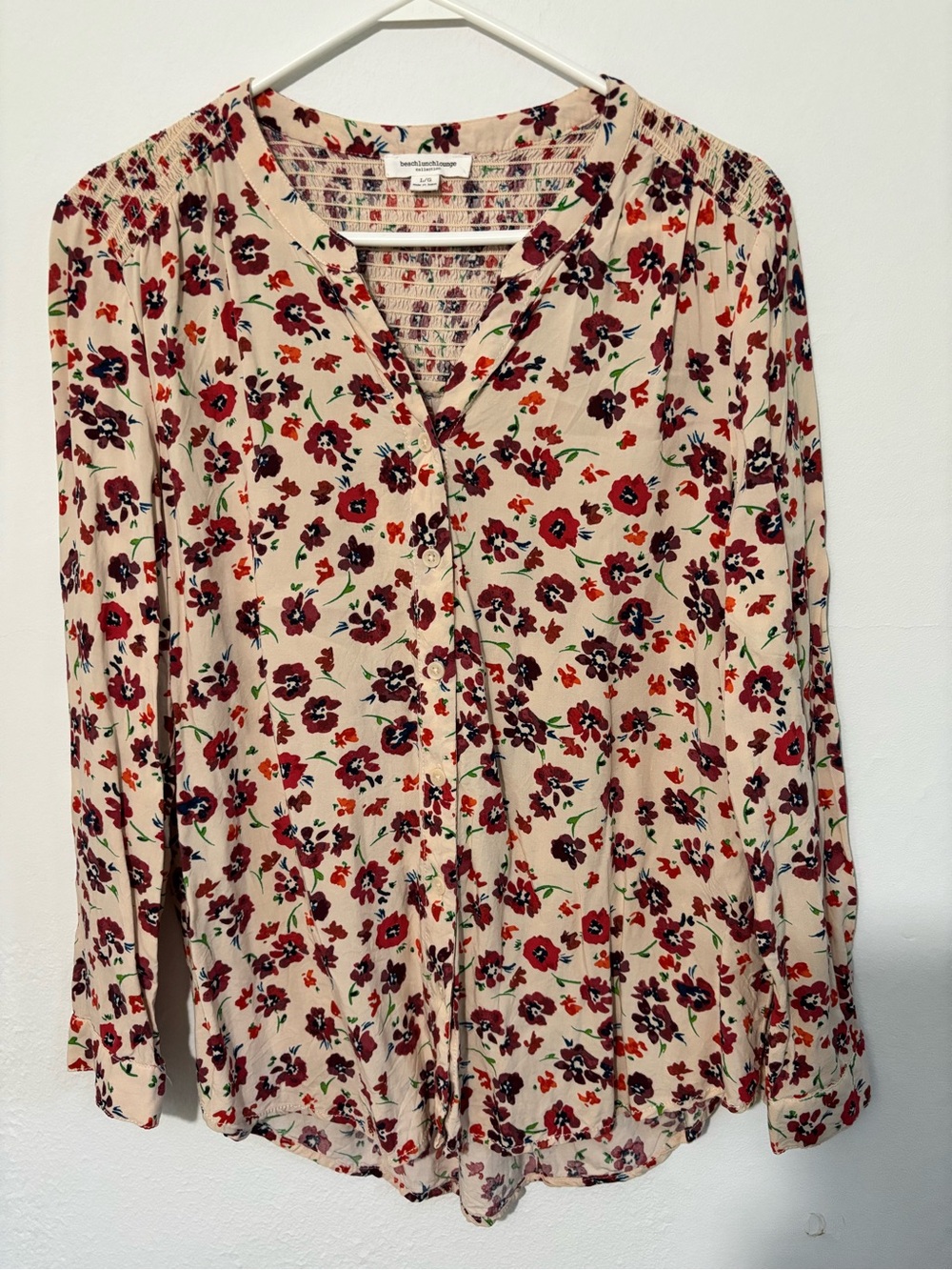 beachlunchlounge Cream Floral Button-Front Blouse with Red Flowers